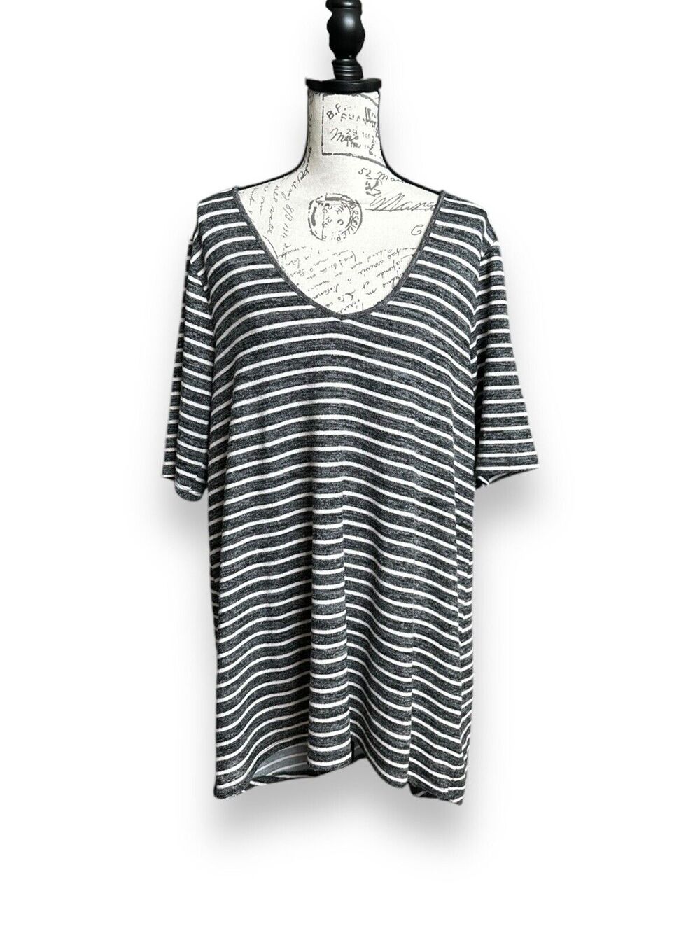 Torrid Super Soft Stripe V-Neck High Low Tunic Gray White Size 2 Item 16150259